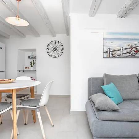 Διαμέρισμα Dioniz *