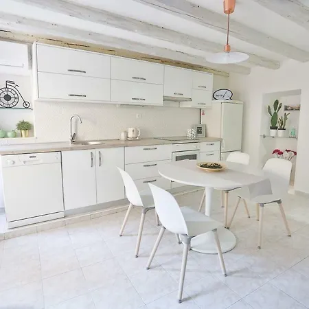 Dioniz Apartment
